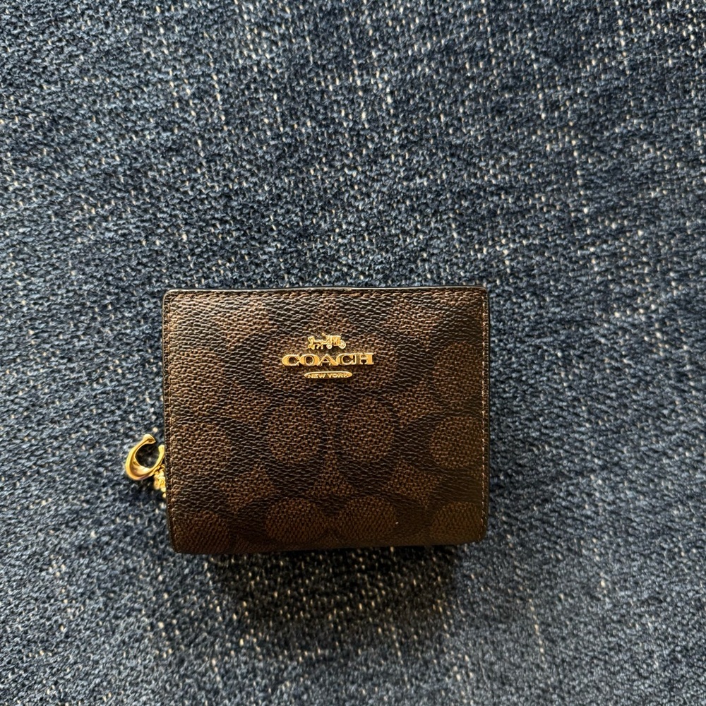 Authentic Coach Snap Wallet in Signature Canvas